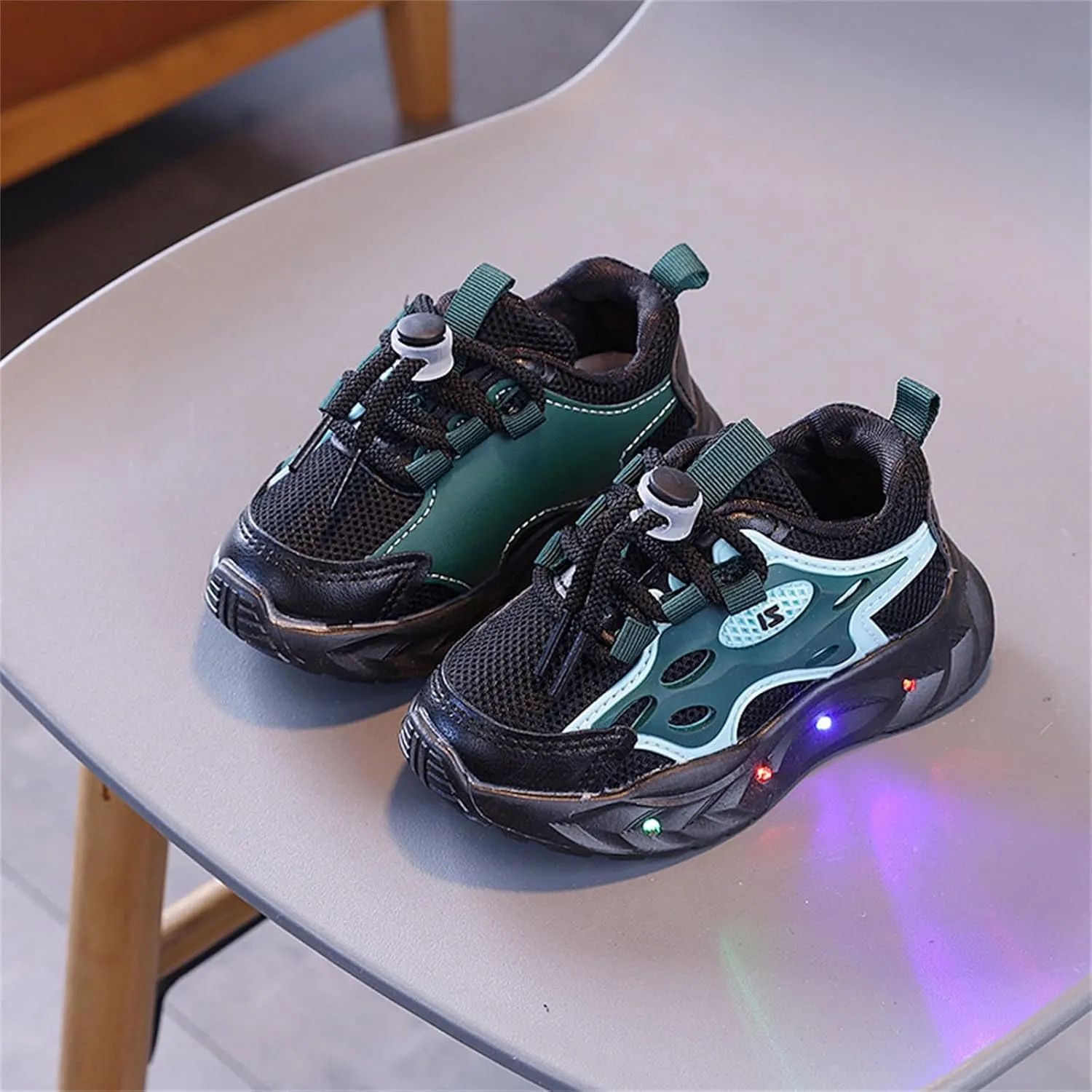 Baby Light Up Shoes Toddler Boys Girls Casual Shoes Non Slip Lightweight Running Shoes Kids Luminous Flashing Shoes
