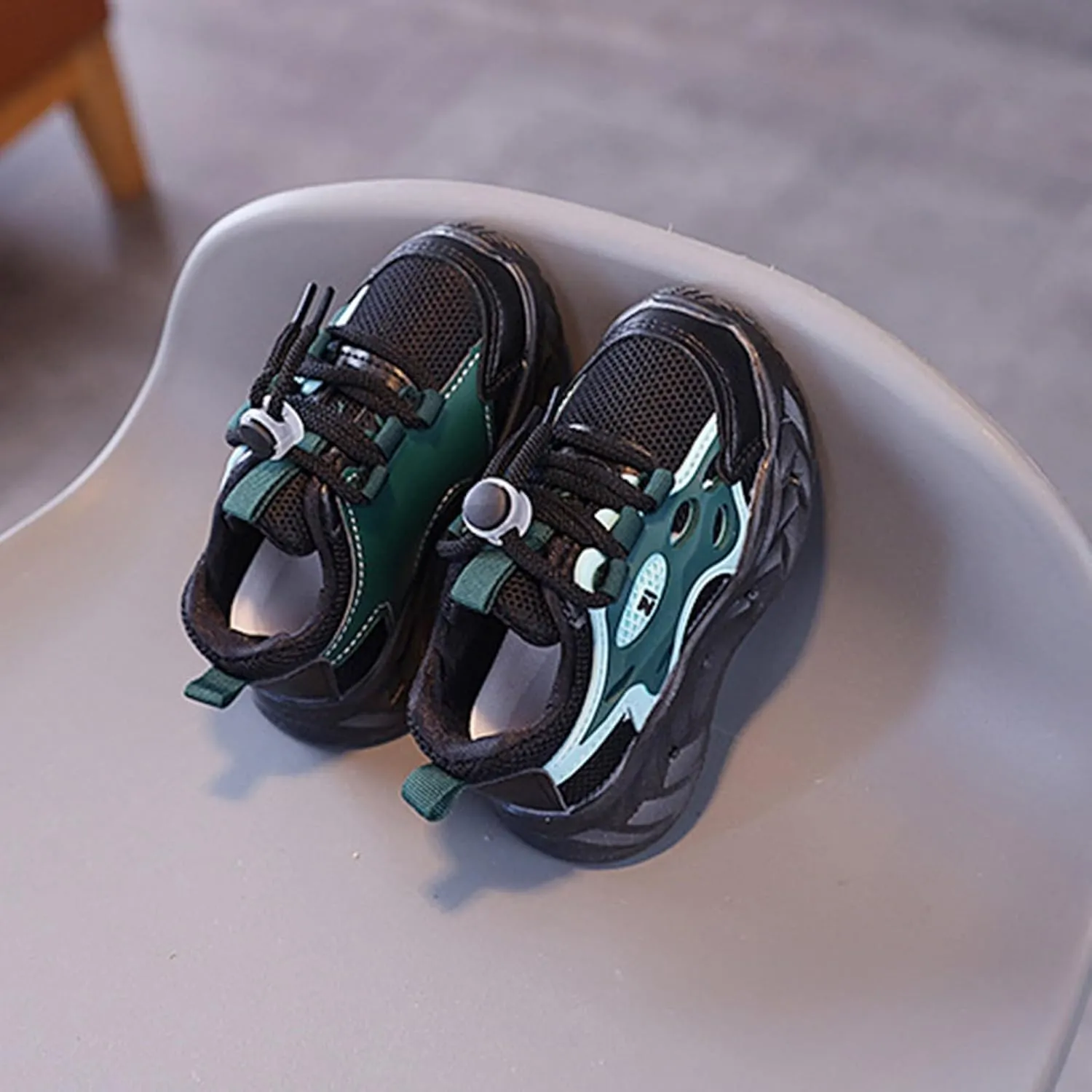 Baby Light Up Shoes Toddler Boys Girls Casual Shoes Non Slip Lightweight Running Shoes Kids Luminous Flashing Shoes