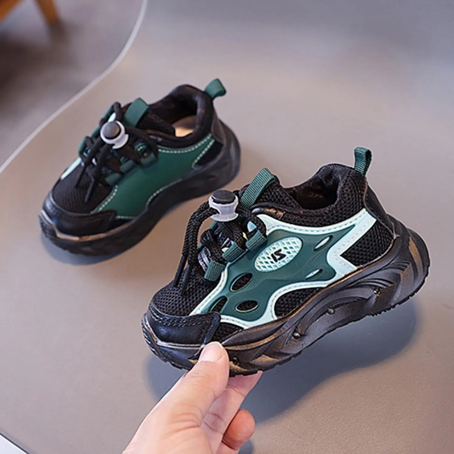 Baby Light Up Shoes Toddler Boys Girls Casual Shoes Non Slip Lightweight Running Shoes Kids Luminous Flashing Shoes