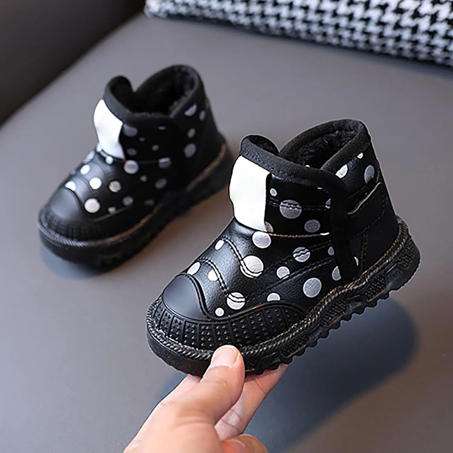 Infant Boys Girls Thicken High Top Luminous Sneakers Fleece Plush Soft Lightweight Light Up Size 11 Kids Shoes Girls