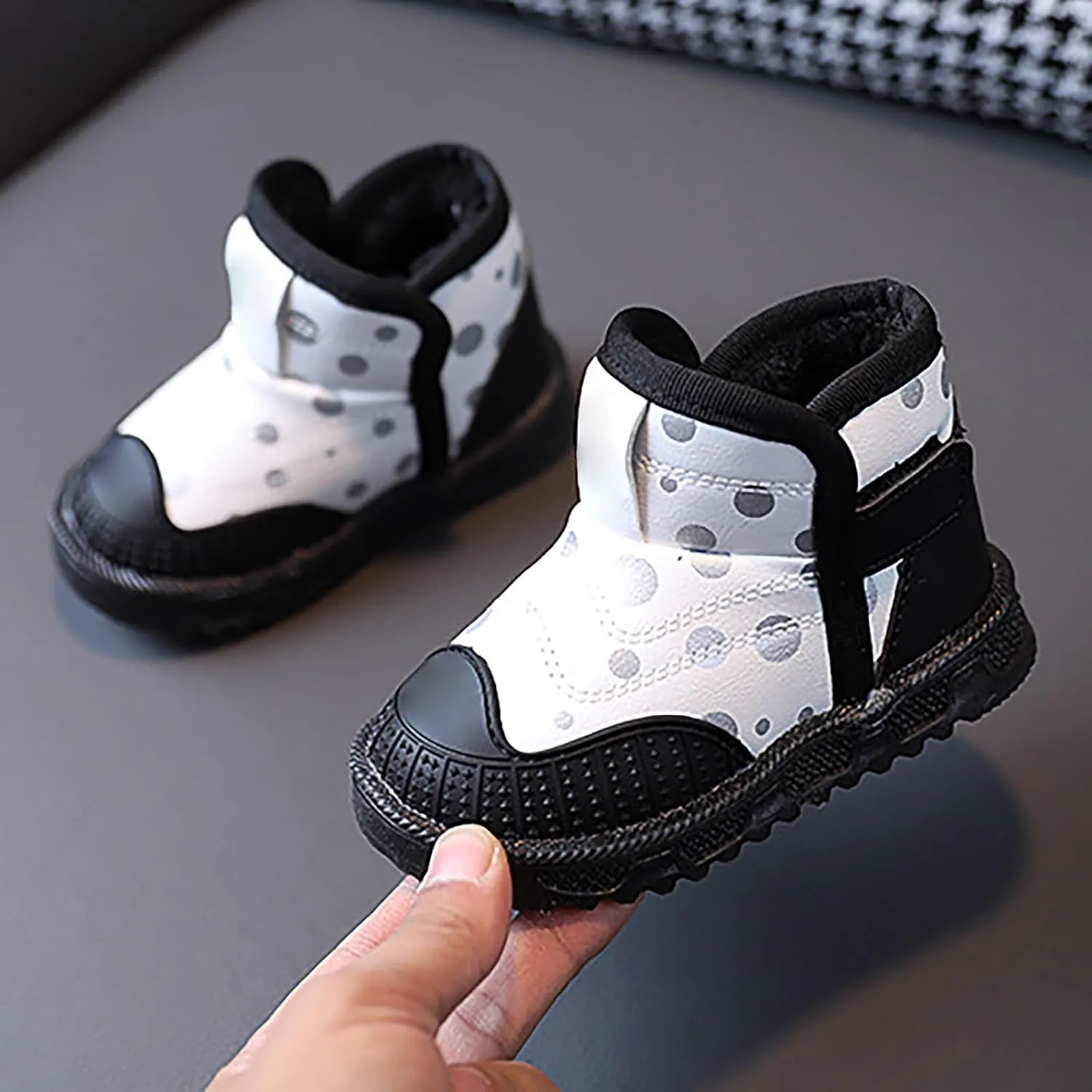 Infant Boys Girls Thicken High Top Luminous Sneakers Fleece Plush Soft Lightweight Light Up Size 11 Kids Shoes Girls