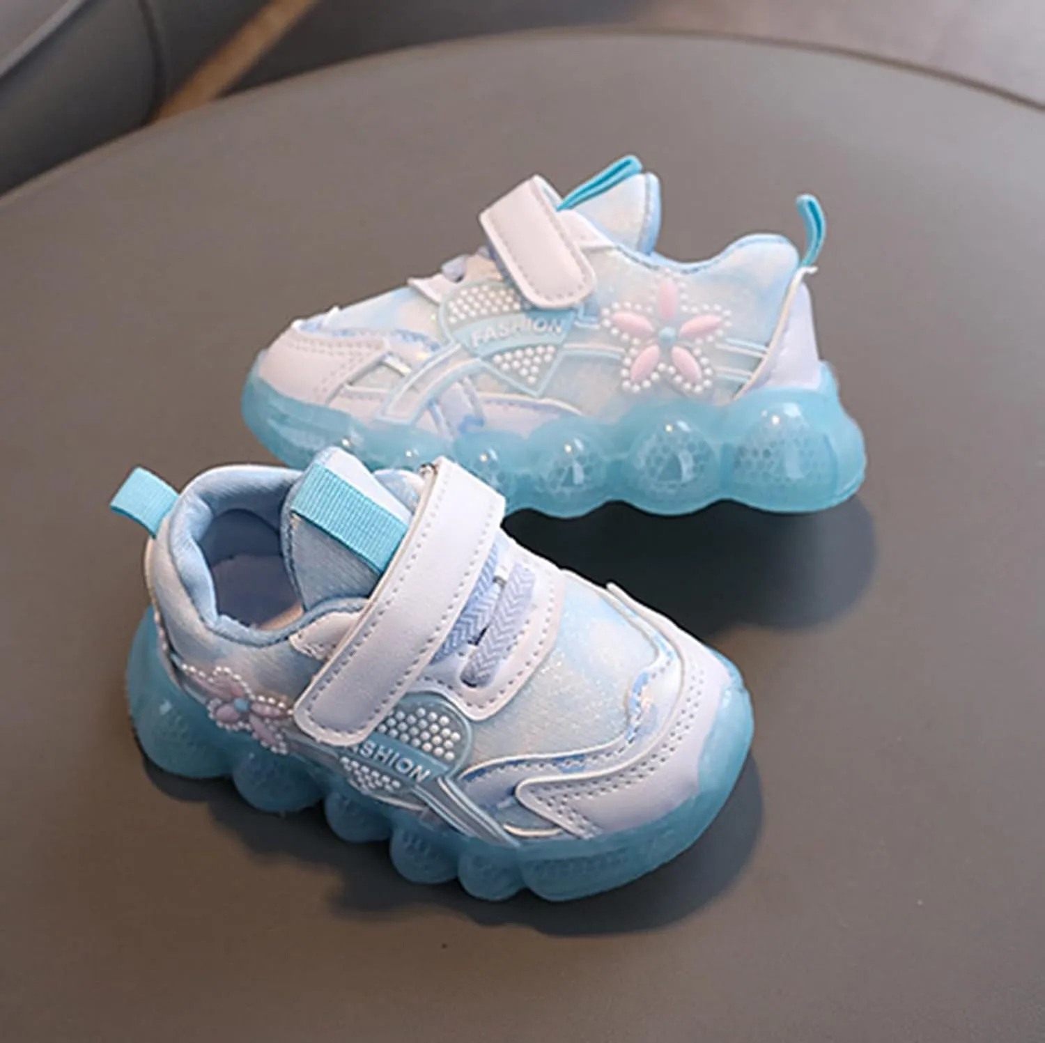 Kids Light Up Shoes Girls Boys Luminous Breathable Soft Sole Running Sports Sneaker Lace-Up Shoes for Athletic