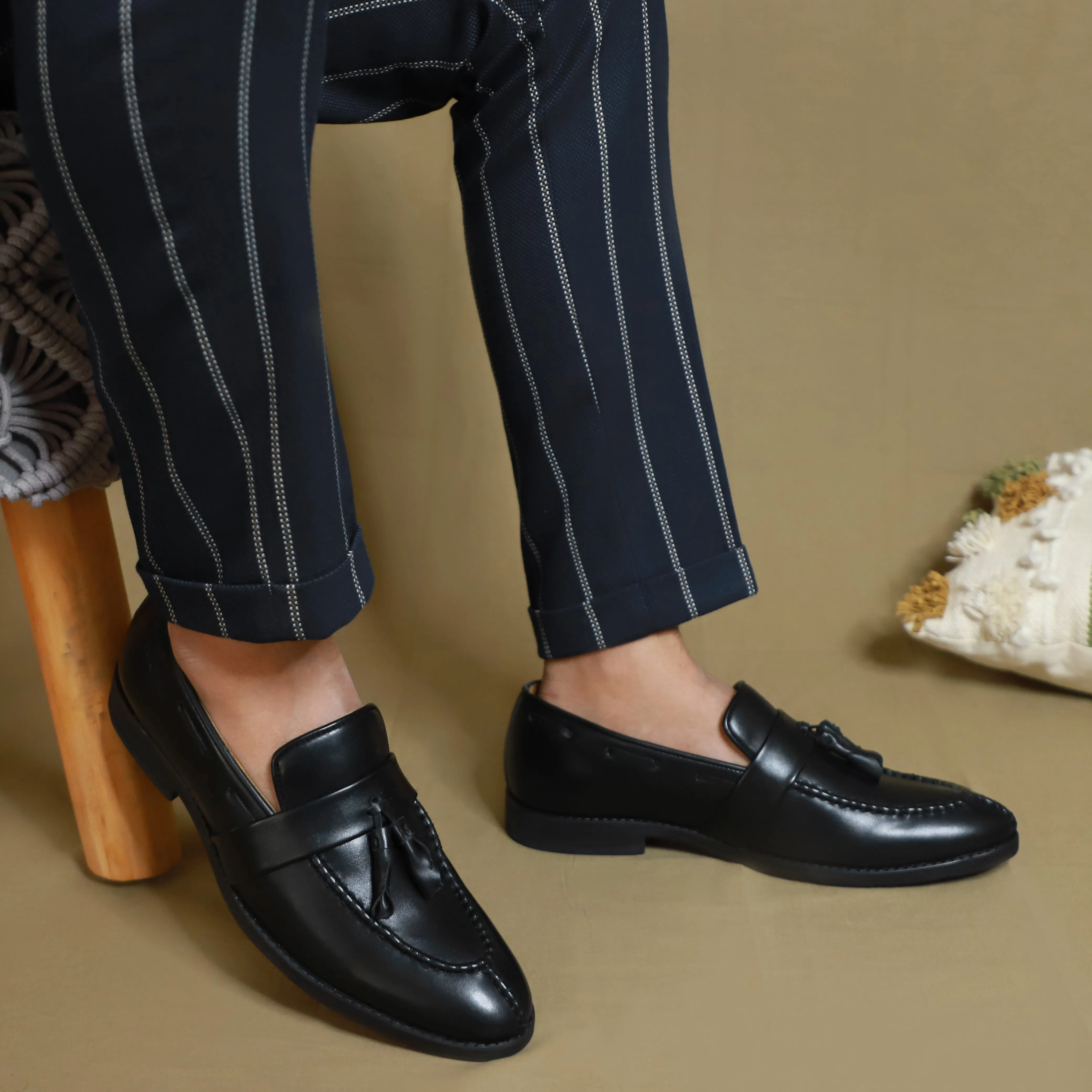 NICHE Peru Black Asthetic Tassel Loafer