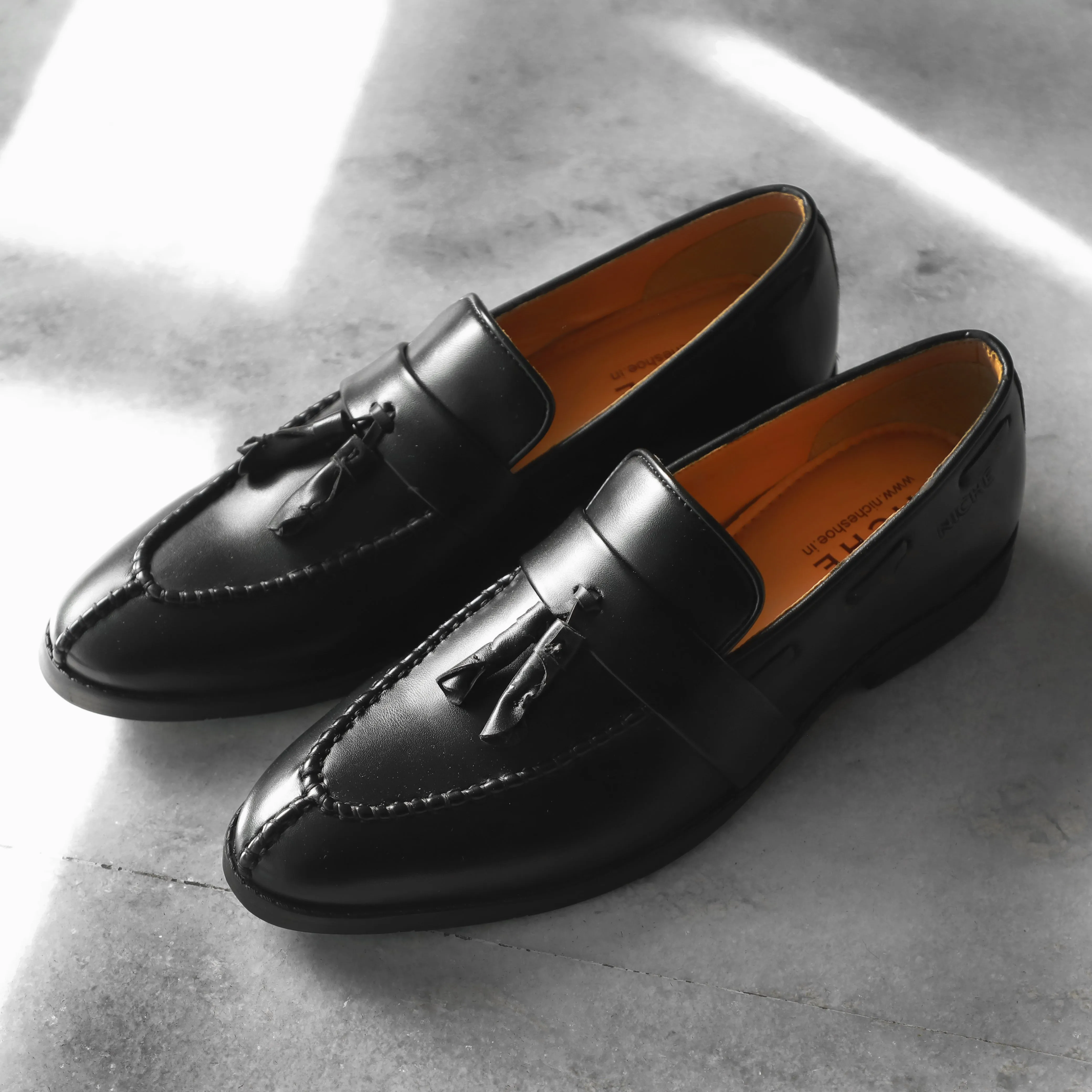 NICHE Peru Black Asthetic Tassel Loafer