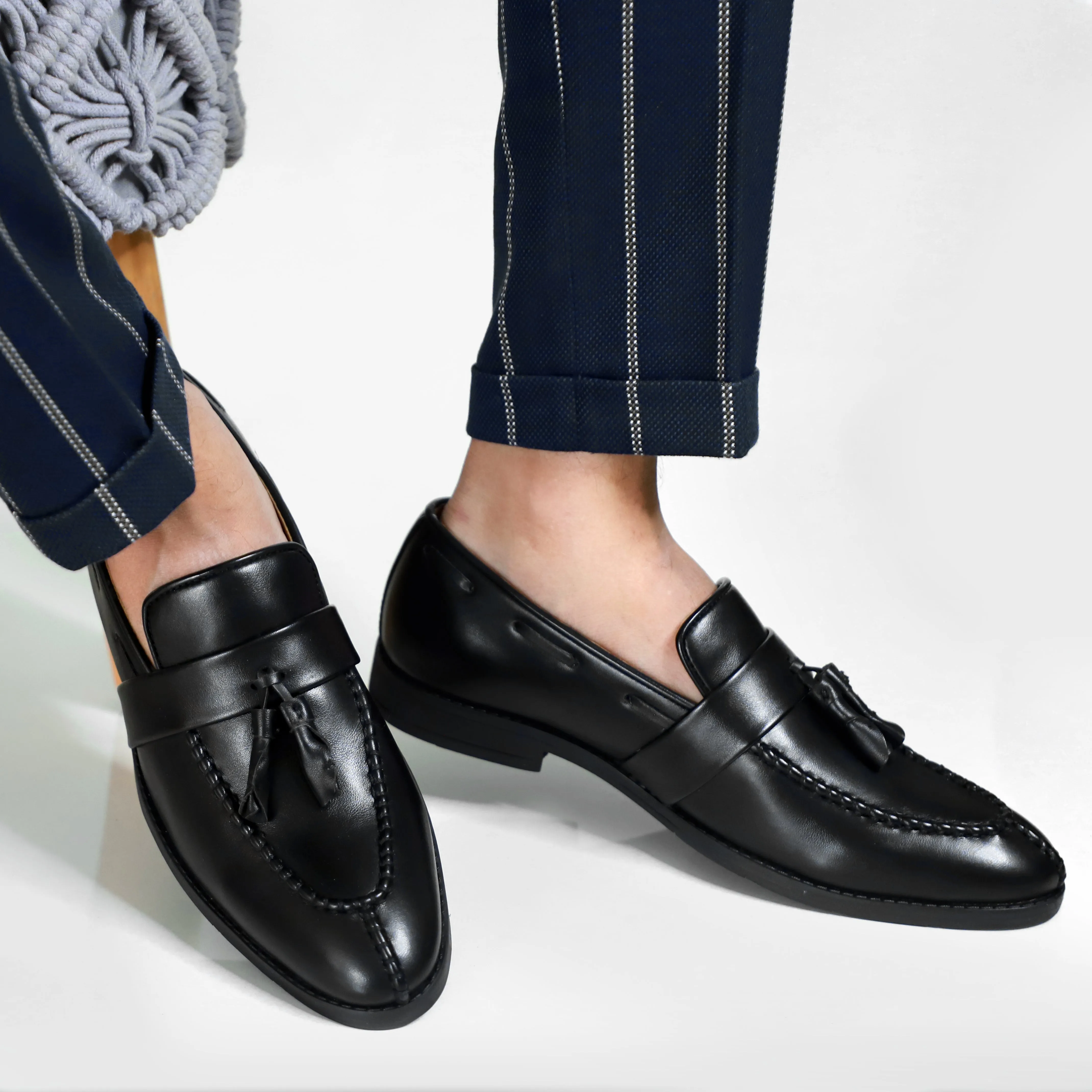 NICHE Peru Black Asthetic Tassel Loafer