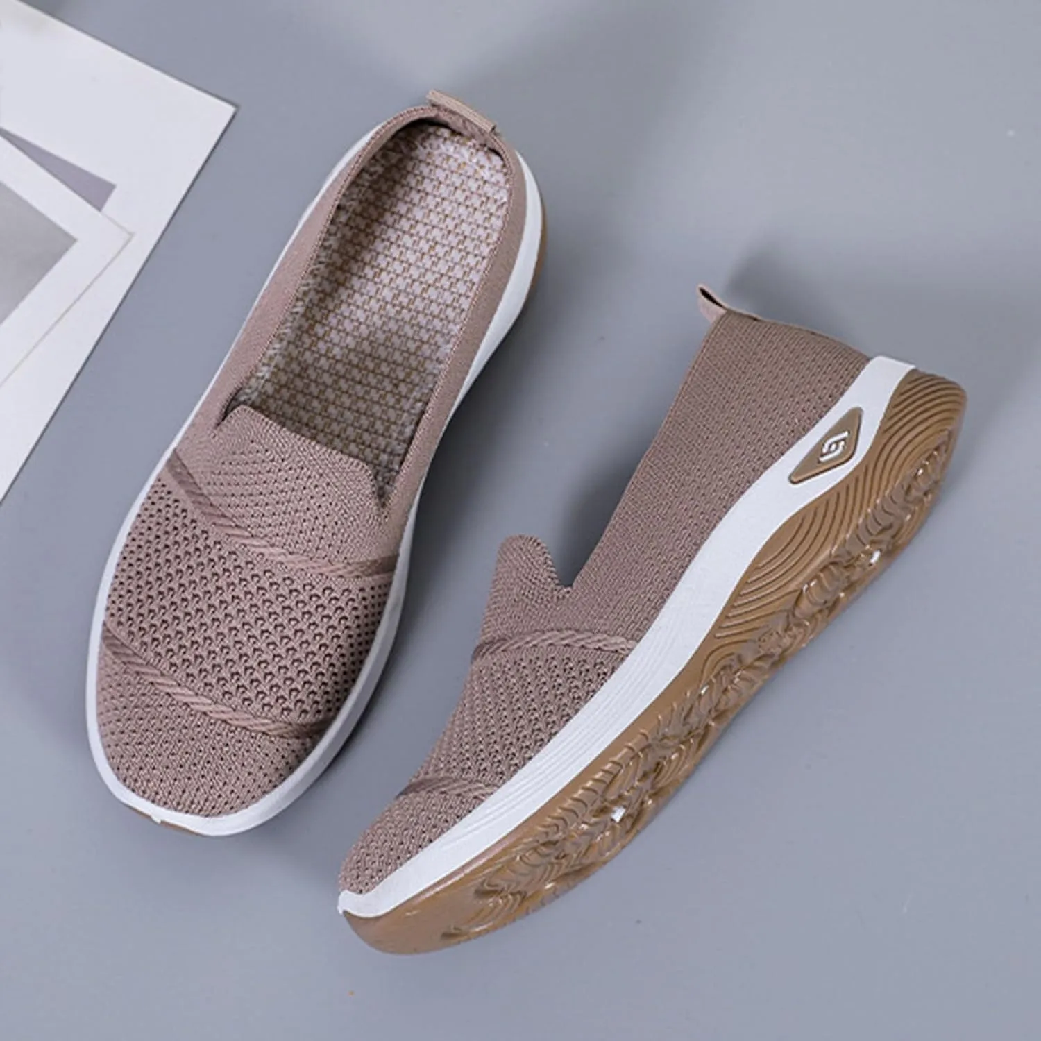 Women's Slip-On Athletic Shoes with Knitted Arch Support Breathable Mesh Tennis Sneakers for Walking Gym Workouts Soft Sole Non-Slip Casual Shoes