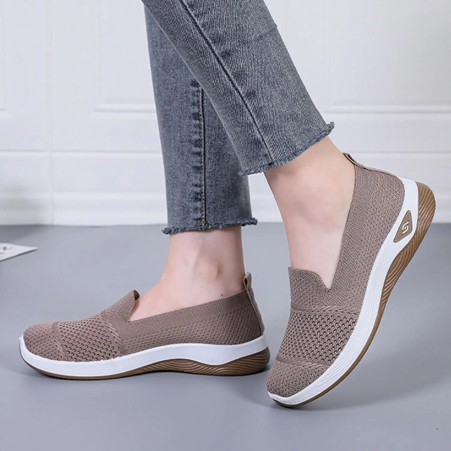Women's Slip-On Athletic Shoes with Knitted Arch Support Breathable Mesh Tennis Sneakers for Walking Gym Workouts Soft Sole Non-Slip Casual Shoes