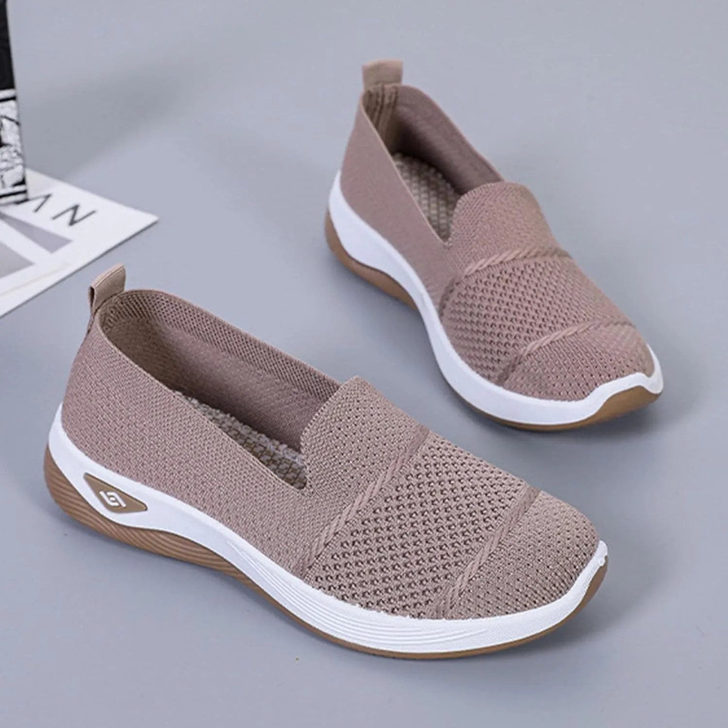 Women's Slip-On Athletic Shoes with Knitted Arch Support Breathable Mesh Tennis Sneakers for Walking Gym Workouts Soft Sole Non-Slip Casual Shoes